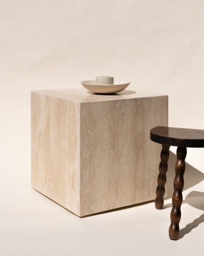 Cube en marbre travertin - table d'appoint ou table de nuit